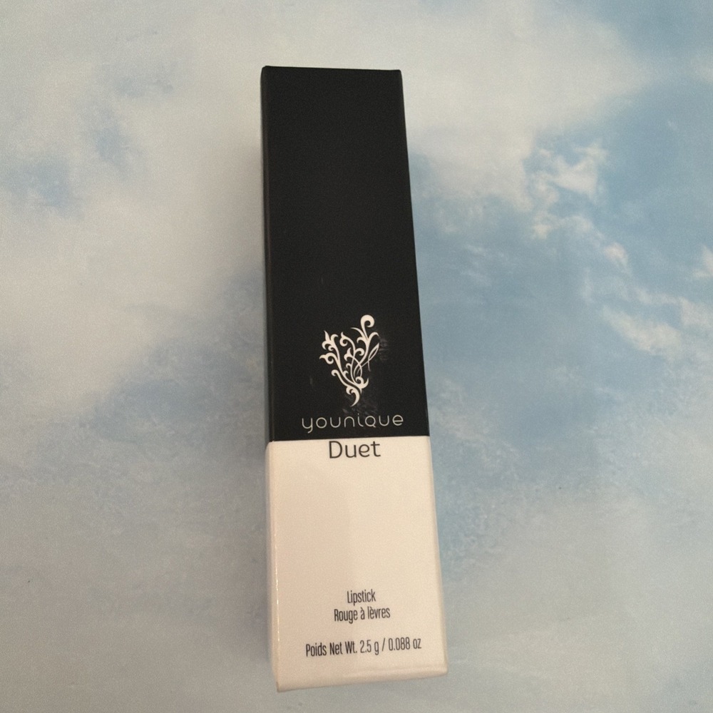 Younique Duet Lipstick Stick SEEING DOUBLE 2.5 g / 0.088 oz